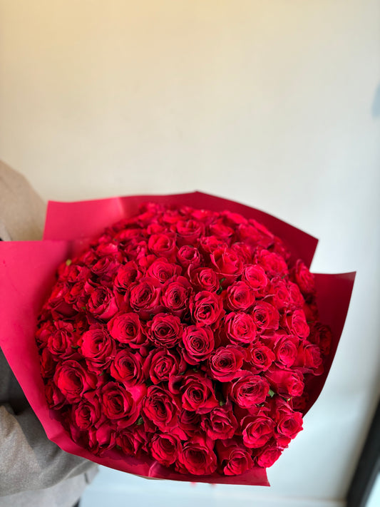  A stunning Minimalist 100 Red Roses arrangement, featuring 100 luxurious red roses elegantly arranged in a simple, chic design, symbolizing deep love and passion.
