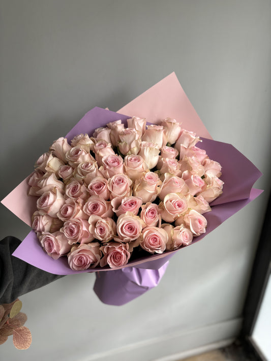 A minimalist 50 Luciano Roses arrangement, featuring 50 elegant pastel-colored roses arranged simply and gracefully, symbolizing love and refined beauty.